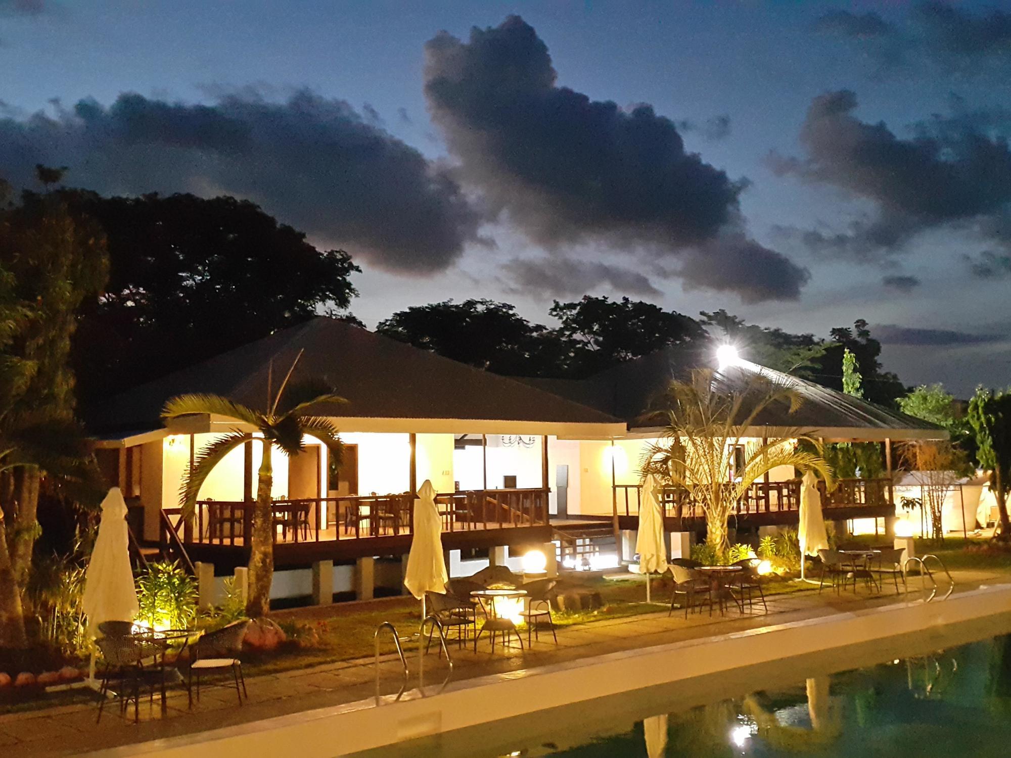 Blue Hotel And Resort Calamba  Exterior foto